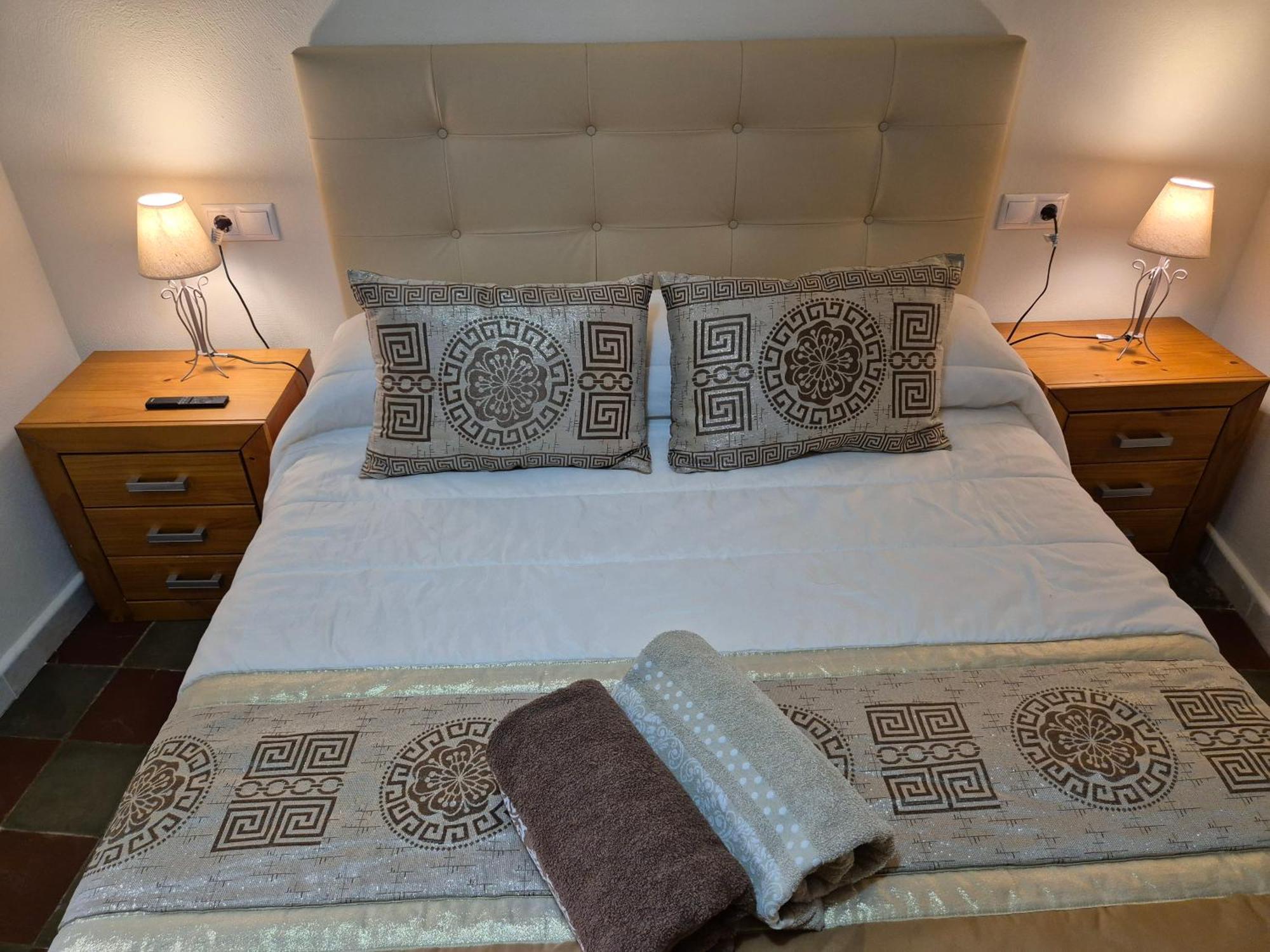 Grupo Garcia De Paredes Apartamentos Turisticos Trujillo Extérieur photo